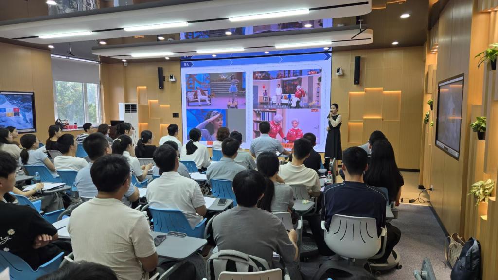 7.校内青年教师师范.jpg